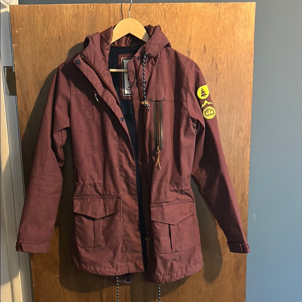 Water Resistant Anorak Jacket in Burgundy